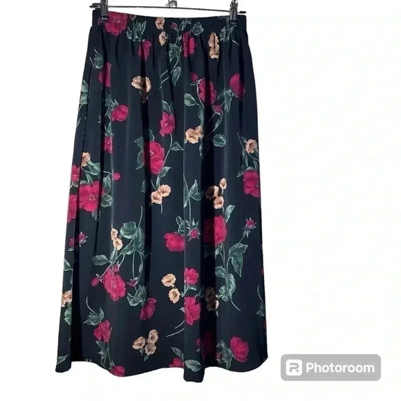 joanna Pants - JOANNA black A line floral printed skirt pull on elastics waist size medium